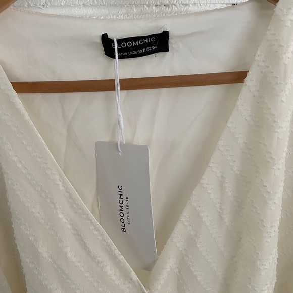 Bloomchic Plain Geometric Mesh Surplice Neck Belted Ruffles Blouse - Picture 2 of 4